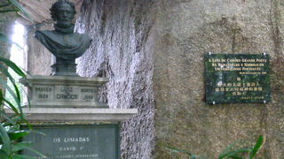 見どころ多い「カモンエス広場」付近！