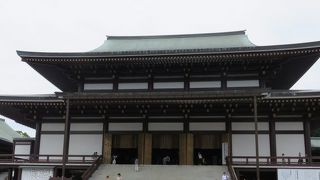 是非本堂に入ってください