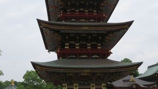 朱色が見事な三重塔