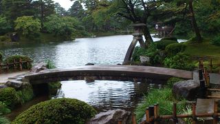 徽軫灯籠の手前