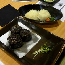 ナス田楽　300円　フグシュウマイ500円（以下税別）