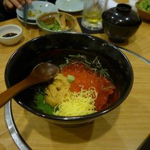 うにいくらぜいたく丼2600円