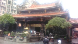 熱心な信者に気を使って