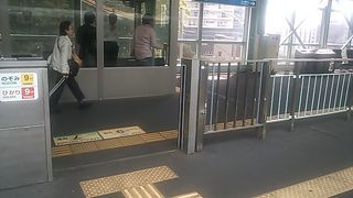 ホームドア新神戸駅