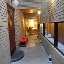 ウナギの寝床のようなアプローチ