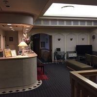 フロントは2階です。