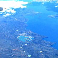 飛行機から見えたラグーナヴェルデ（中央の小さな緑色の湖)
