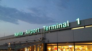 飛行機好きにはたまらない。夜はとても綺麗