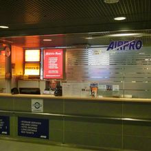 地下に観光案内所があり、無料で地図をもらえます