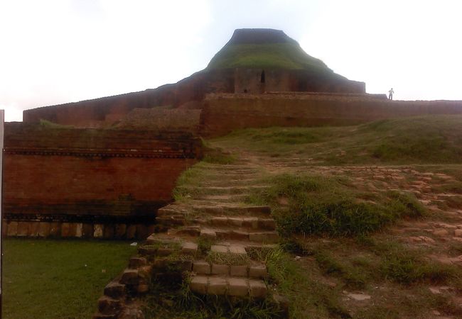 パハルプールの仏教寺院遺跡群