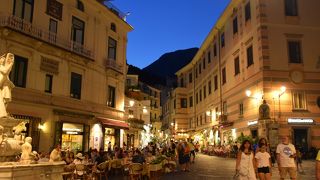 早朝はとても静か、日中はとても賑わっています