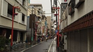 典型的な門前商店街