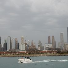 ミシガン湖からのシカゴのスカイライン