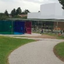 公園のような美術館