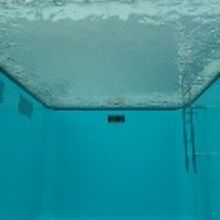 不思議なスイミングプール