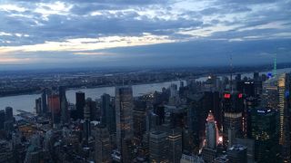 夕暮れ時のエンパイア