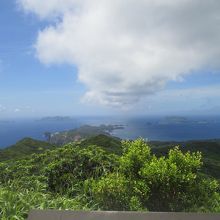 頂上に近づき、姉島など島が見える