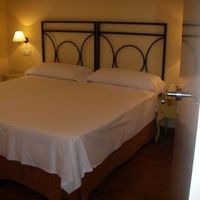 広くはないが清潔・寝心地も快適