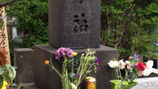 近くには森鴎外も「太宰治の墓」～三鷹～