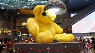 新しい空港は広くてきれい