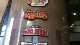 インビ駅横の大きなショッピングモール