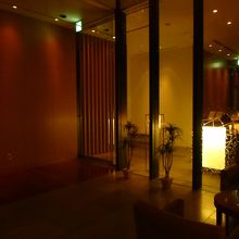 シャワールームとマッサージルーム入口