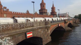 イーストサイドギャラリーを見たら、近くなので足を伸ばしては？