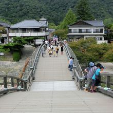 注意して歩かないと危ないです