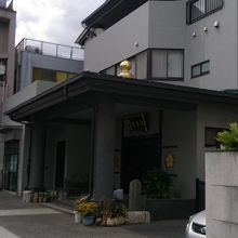 戸建住宅の様な本堂