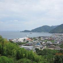 福山から今治方面のPAからの美しい因島の海の風景