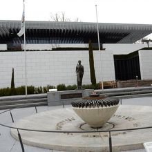 オリンピックミュージアムと聖火