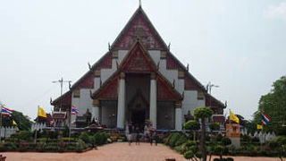 アユタヤの金色の仏像