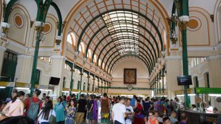 お土産雑貨も売っています