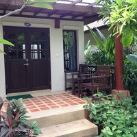 玄関前にくつろげるスペースあり