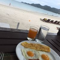 朝食の風景。卵料理はもちろんオーダー制。