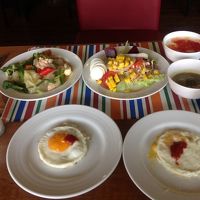 タイ料理と、アメリカンブレックファースト混合メニュー