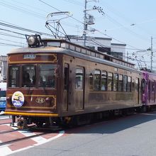 こんなレトロ電車もありました。
