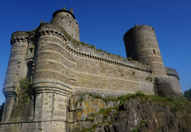 【フージェール】 フージェール城塞は城壁の上が見晴らしが良いです！