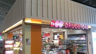 空港内のミニコンビニ