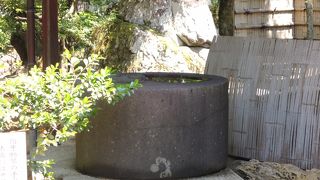 金工がつくった石の手水鉢