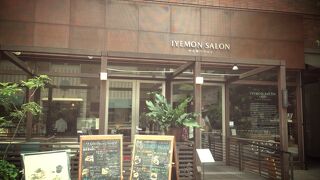 雰囲気とサービスはいい。味は普通