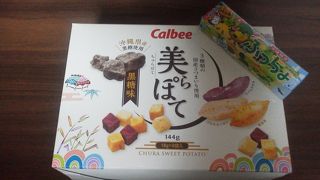 修学旅行生と外国人観光客が闊歩する街。