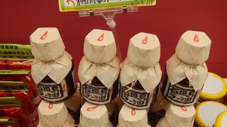 2015年８月、ペンギン食堂の石垣島らー油がここの露天だけでは無く、普通の店でも山積み・大量に売られてました（1000円です）