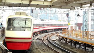 お盆の時期に乗車したが、当日座席は確保できた。30分間隔の運転。