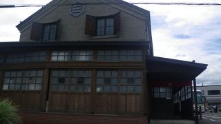 雰囲気のある建物で小樽の地酒を試飲