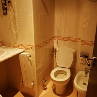 お手洗いはやはりウォシュレットつき。