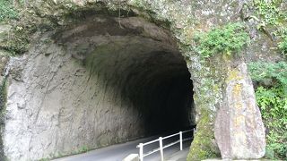 手掘りのトンネル