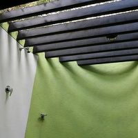 屋根がないシャワールーム