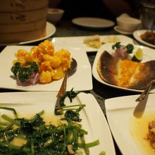 虱目魚のソテー、パイナップル海老マヨ、地鶏ネギ塩蒸し他