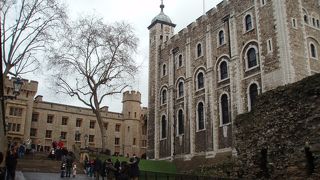 王宮から監獄へ